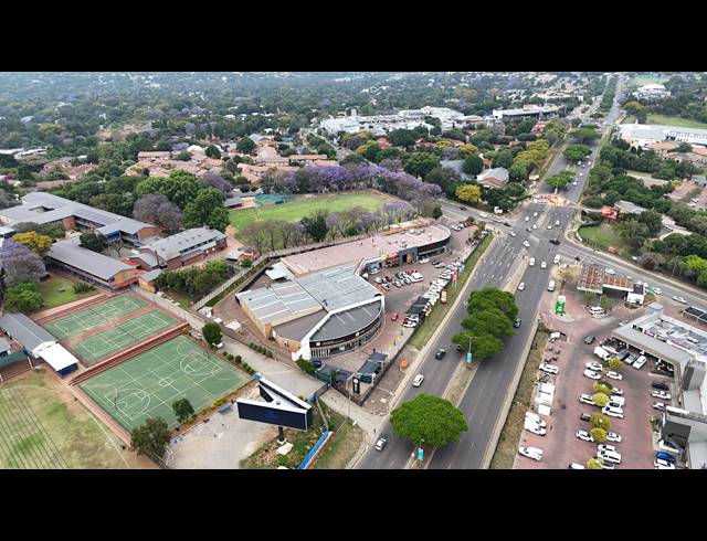 3,776M² RETAIL FOR SALE IN BRYANSTON